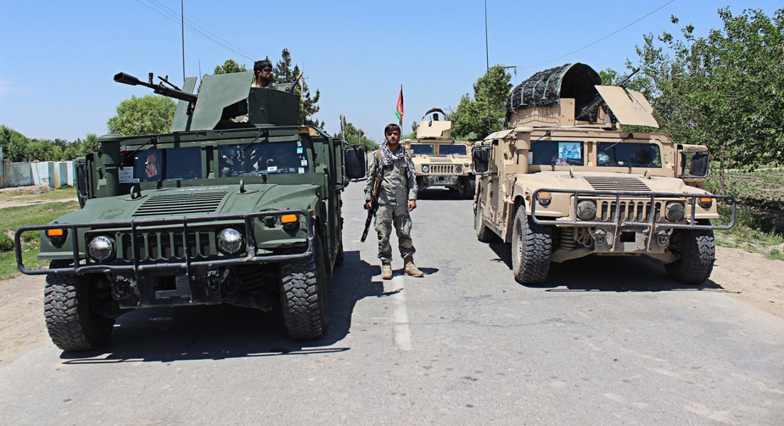 Taliban tận dụng thiết giáp huyền thoại Mỹ bỏ lại Afghanistan - Ảnh 15.
