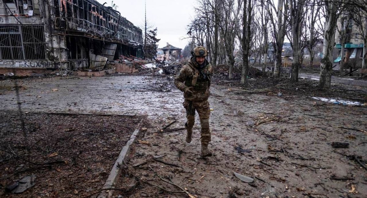 Ukraine giáng đòn sấm sét phá nát kho đạn dược, thiết bị quân sự quan trọng của Nga gần Bakhmut - Ảnh 2.