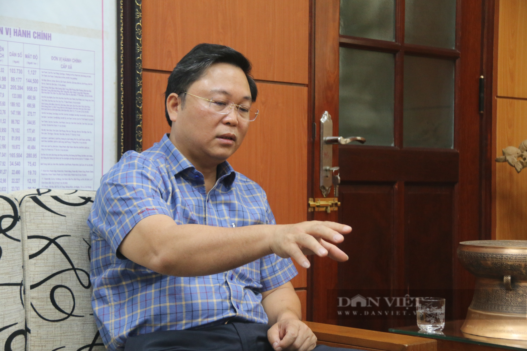 Chủ tịch Quảng Nam yêu cầu sớm số hóa hồ sơ, kinh tế số, xã hội số để phục vụ cho người dân - Ảnh 1.