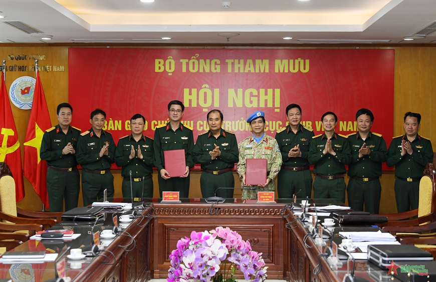 Chân dung Đại tá vừa được bổ nhiệm chức vụ Cục trưởng Cục Gìn giữ hòa bình Việt Nam - Ảnh 1.