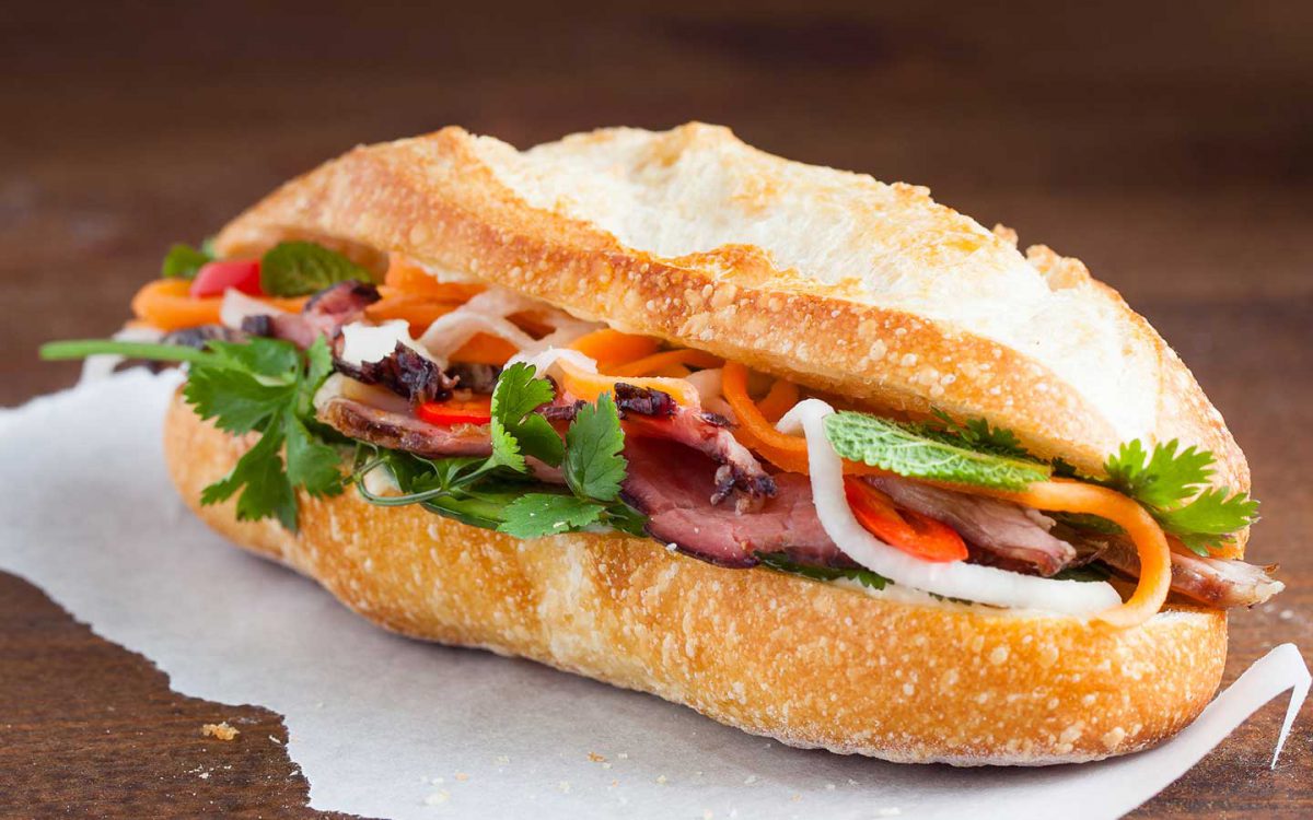 10 thương hiệu bánh mì lâu đời nhất Sài Gòn: Như Lan, Bảy Hổ rồi bánh mì nào nữa? - Ảnh 2.