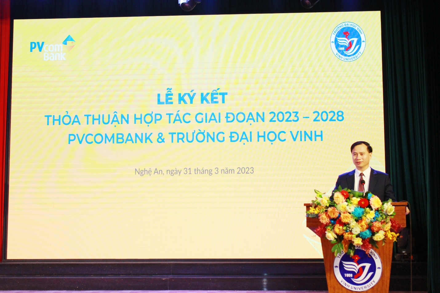 PVcomBank và trường Đại học Vinh ký kết thỏa thuận hợp tác toàn diện trong 5 năm - Ảnh 2.