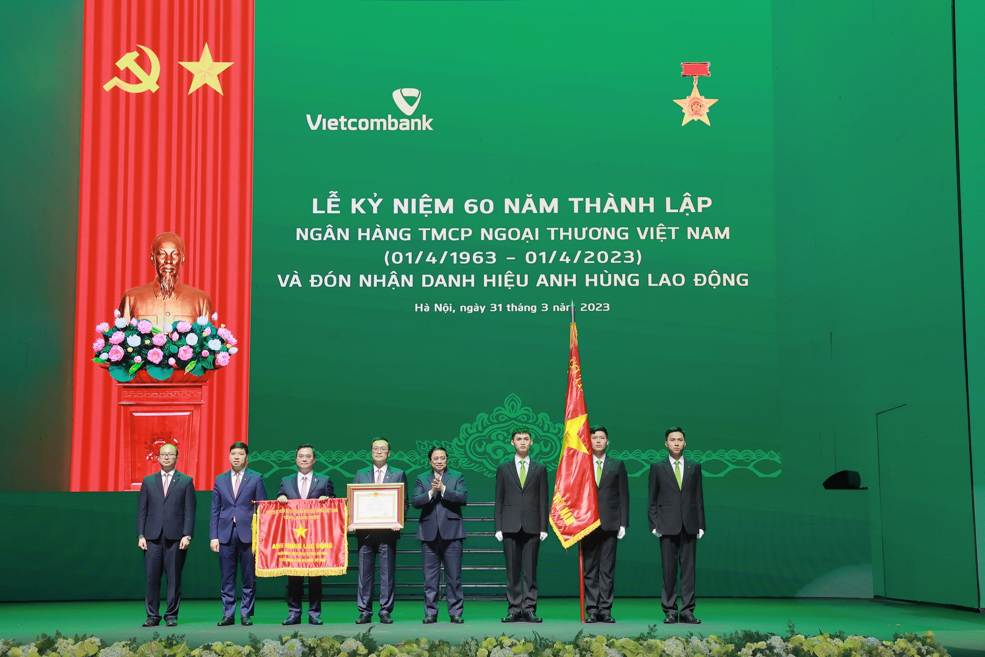 Vietcombank nhận danh hiệu Anh hùng Lao động dịp 60 năm thành lập - Ảnh 1.