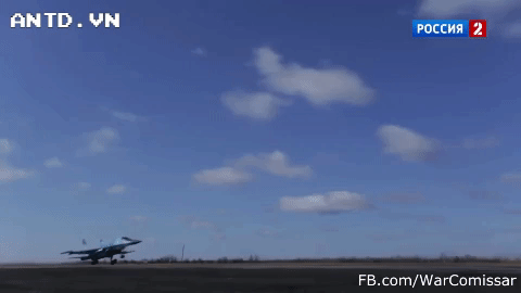 Phi công Nga thoát hiểm sau khi &quot;thú mỏ vịt&quot; Su-34 bị bắn hạ - Ảnh 13.