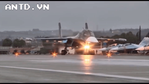 Phi công Nga thoát hiểm sau khi &quot;thú mỏ vịt&quot; Su-34 bị bắn hạ - Ảnh 16.
