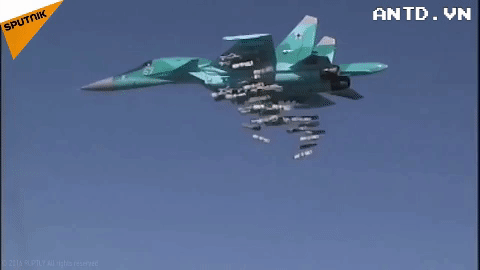 Phi công Nga thoát hiểm sau khi &quot;thú mỏ vịt&quot; Su-34 bị bắn hạ - Ảnh 17.