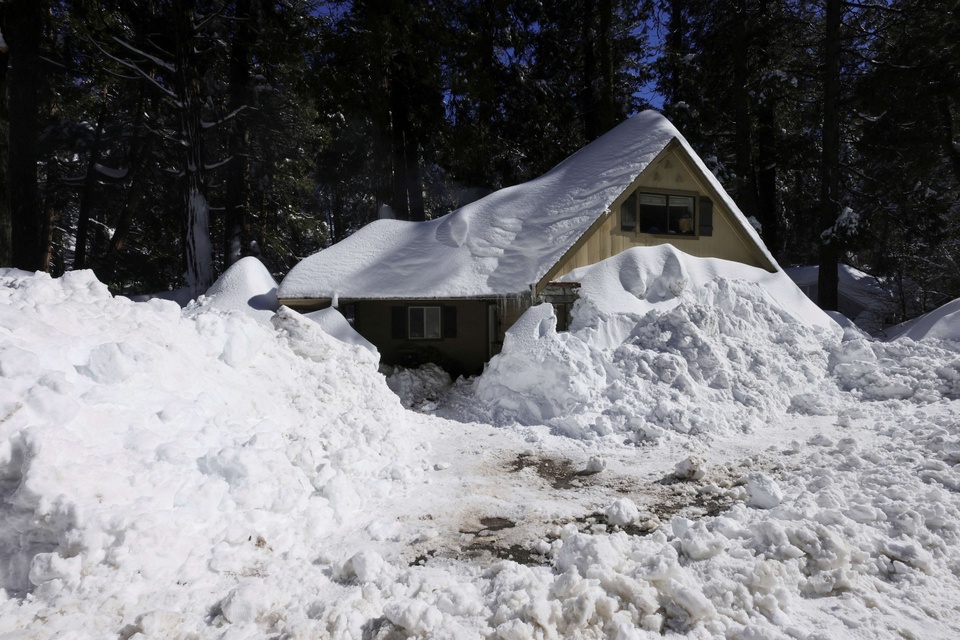 Người dân California kêu cứu giữa bão tuyết tàn khốc - Ảnh 2.