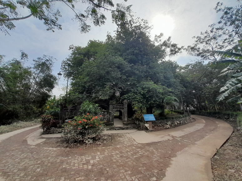 Làng cổ đẹp như mơ ở Thừa Thiên Huế thấy vô số miếu cổ, đền cổ, có miếu thờ linh vật của người Chăm - Ảnh 2.