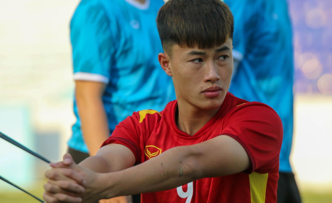 Nguyễn Văn Trường 1m82- U20 Việt Nam: Học Ronaldo, thần tượng Văn Quyết  - Ảnh 1.