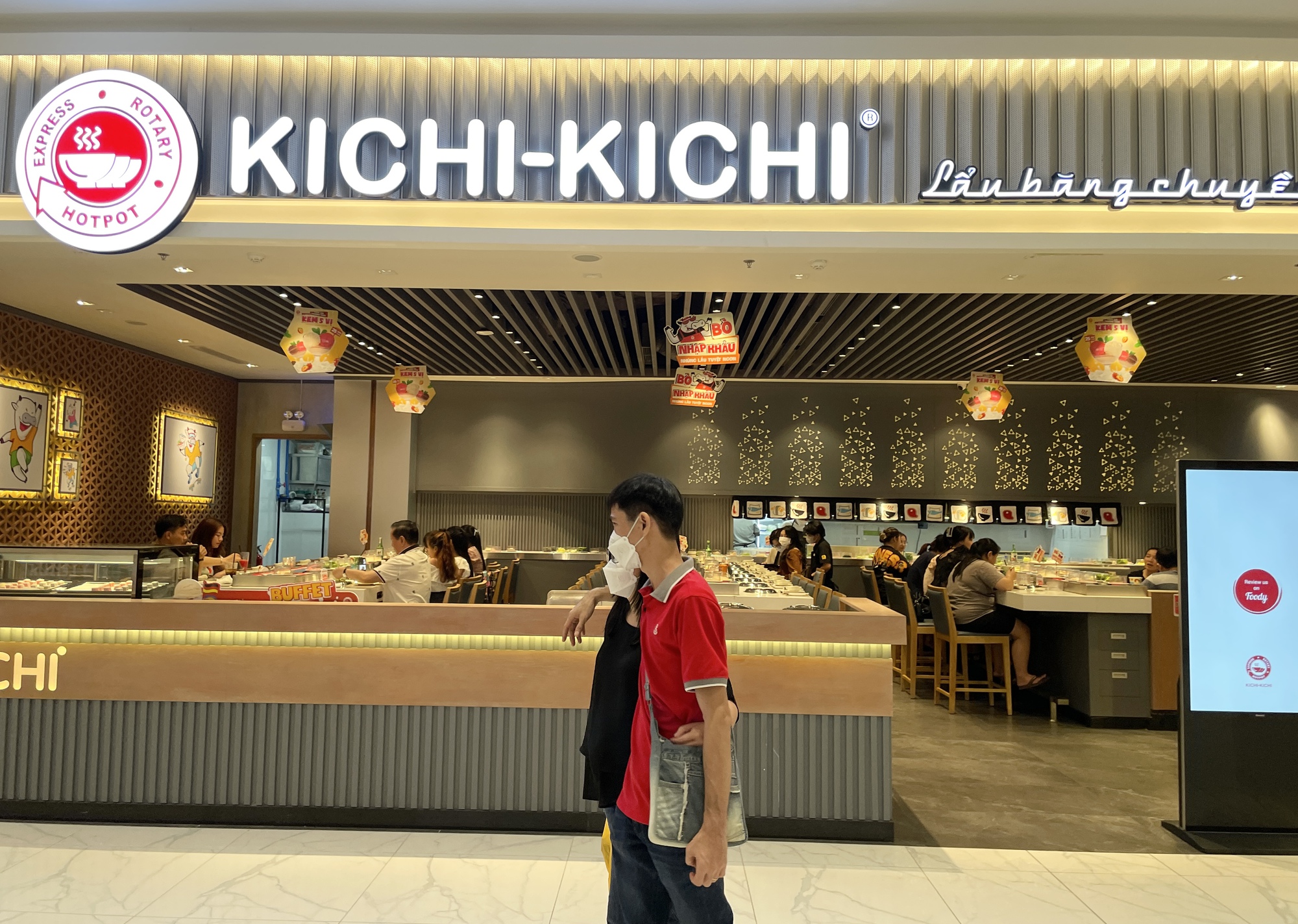 Ông chủ chuỗi Kichi Kichi, GoGi thu 19 tỷ đồng mỗi ngày nhờ bán lẩu, nướng - Ảnh 1.