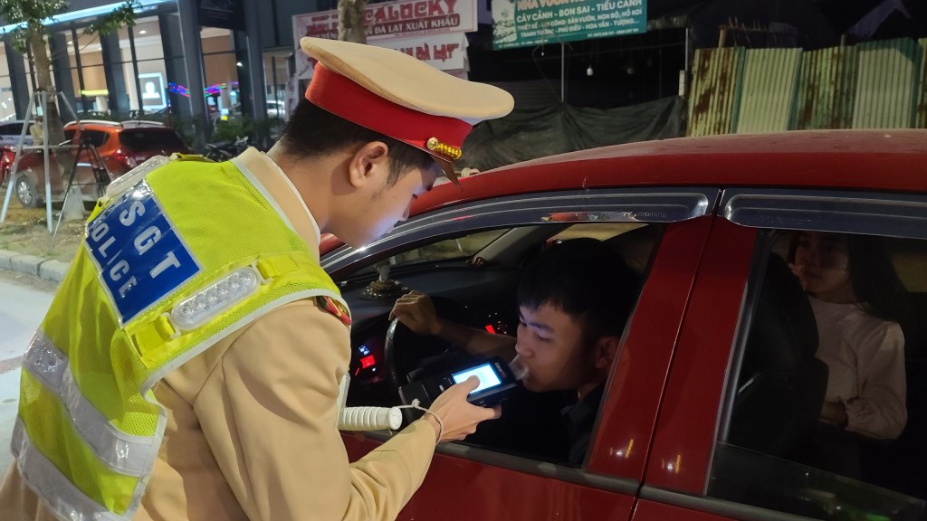 CSGT Nghệ An gửi hơn 1.600 thông báo phạt nguội đến chủ phương tiện vi phạm trên cả nước - Ảnh 1.