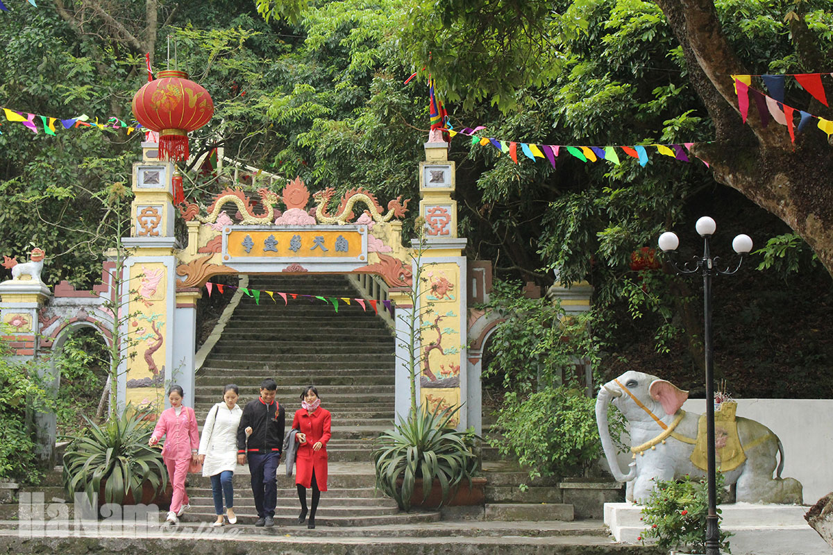 Một ngọn núi ở Hà Nam có chùa cổ với sự tích về vị tướng nhà Trần có tới 24 bà vợ - Ảnh 2.