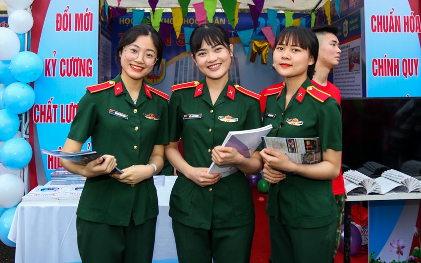 Tuyển sinh trường quân đội 2023 mới nhất: Chi tiết các ngành tuyển nữ 