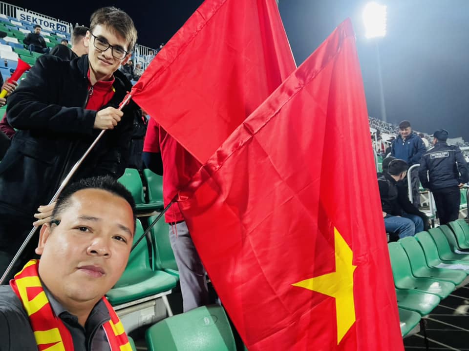 CĐV Ngô Thanh Tùng kể về “niềm tự hào ở Istiqlol” cùng U20 Việt Nam - Ảnh 1.