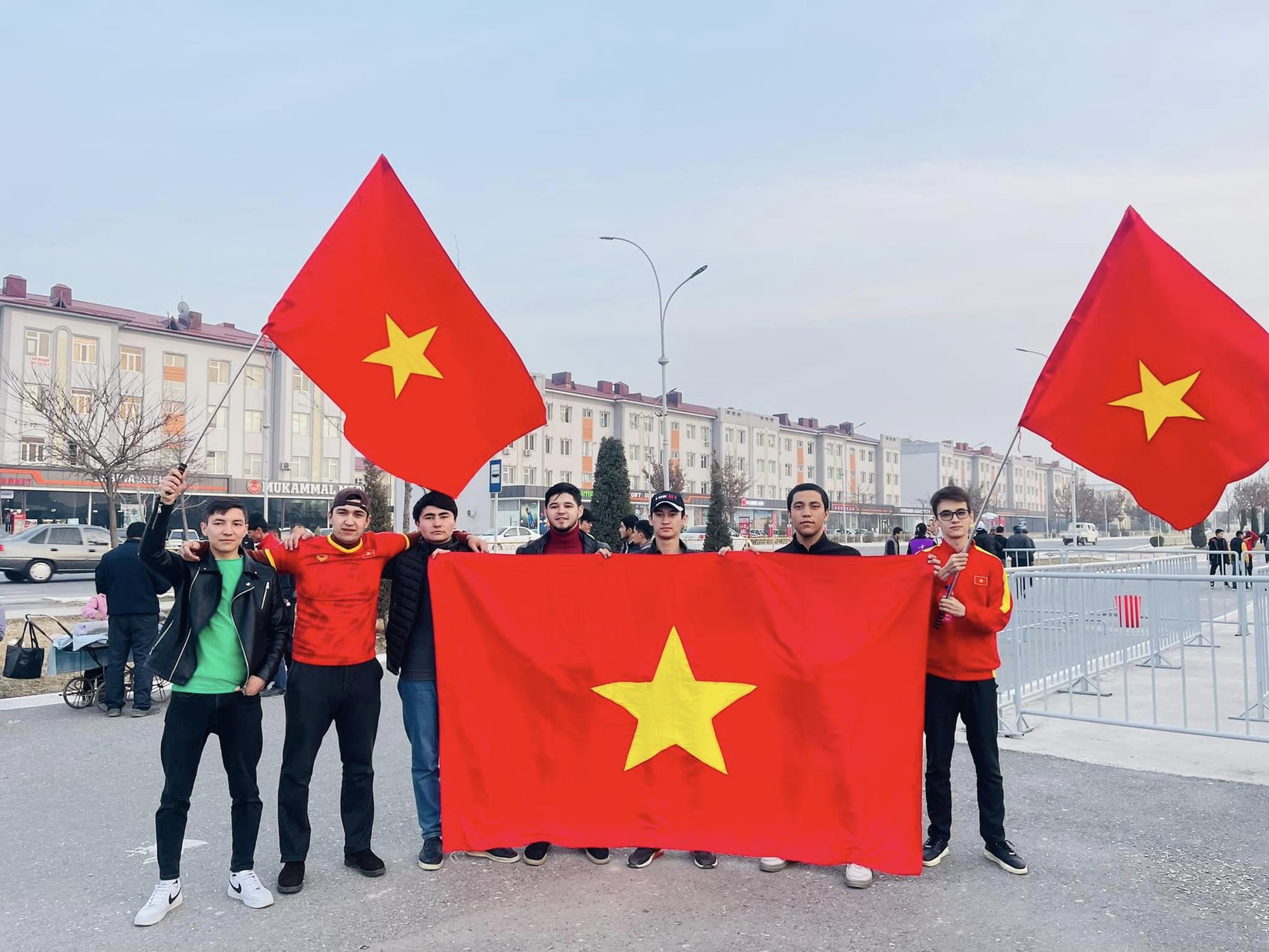 CĐV Ngô Thanh Tùng kể về “niềm tự hào ở Istiqlol” cùng U20 Việt Nam - Ảnh 2.