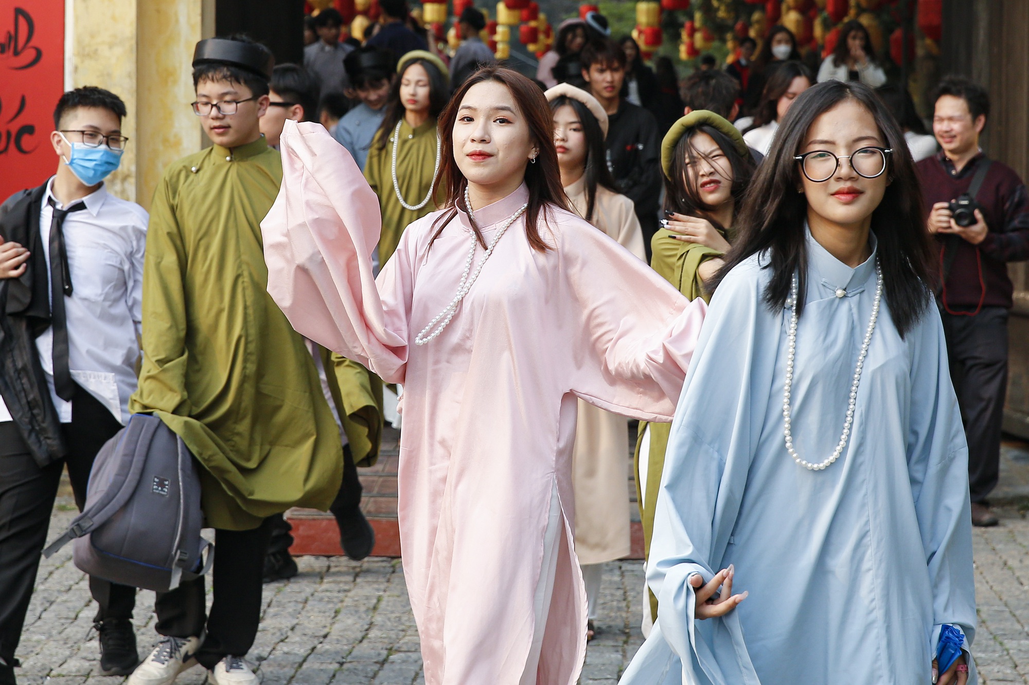 Giới trẻ Hà Nội thi nhau diện cổ phục check-in tại Hoàng thành Thăng Long  - Ảnh 5.