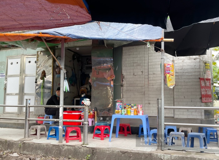 Trải nghiệm nhà vệ sinh công cộng ở Hà Nội: Nơi bỏ hoang ớn lạnh, nơi xuống cấp mất vệ sinh - Ảnh 5.
