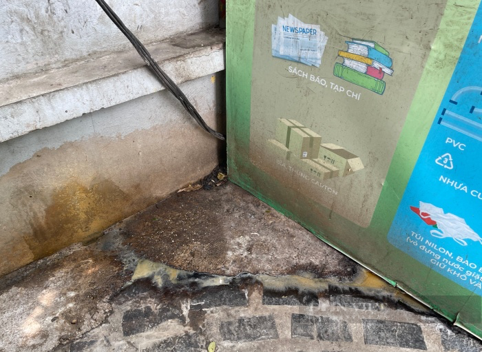 Trải nghiệm nhà vệ sinh công cộng ở Hà Nội: Nơi bỏ hoang ớn lạnh, nơi xuống cấp mất vệ sinh - Ảnh 9.