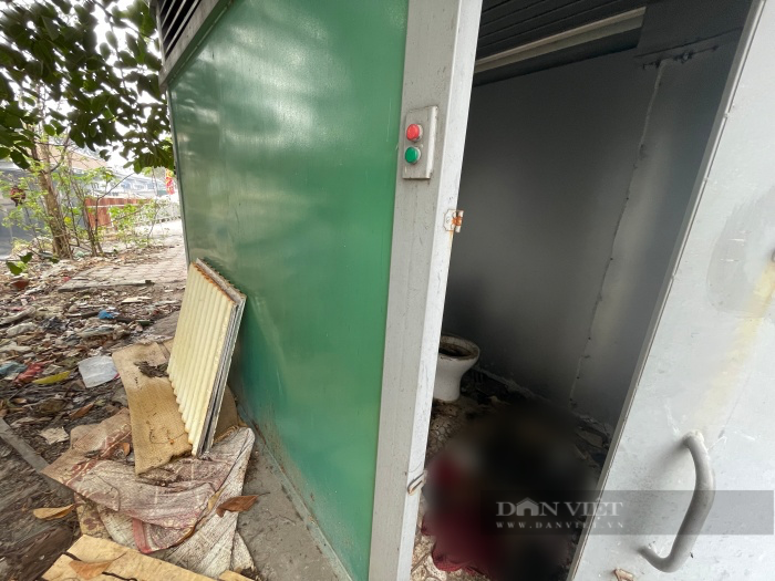 Trải nghiệm nhà vệ sinh công cộng ở Hà Nội: Nơi bỏ hoang ớn lạnh, nơi xuống cấp mất vệ sinh - Ảnh 10.