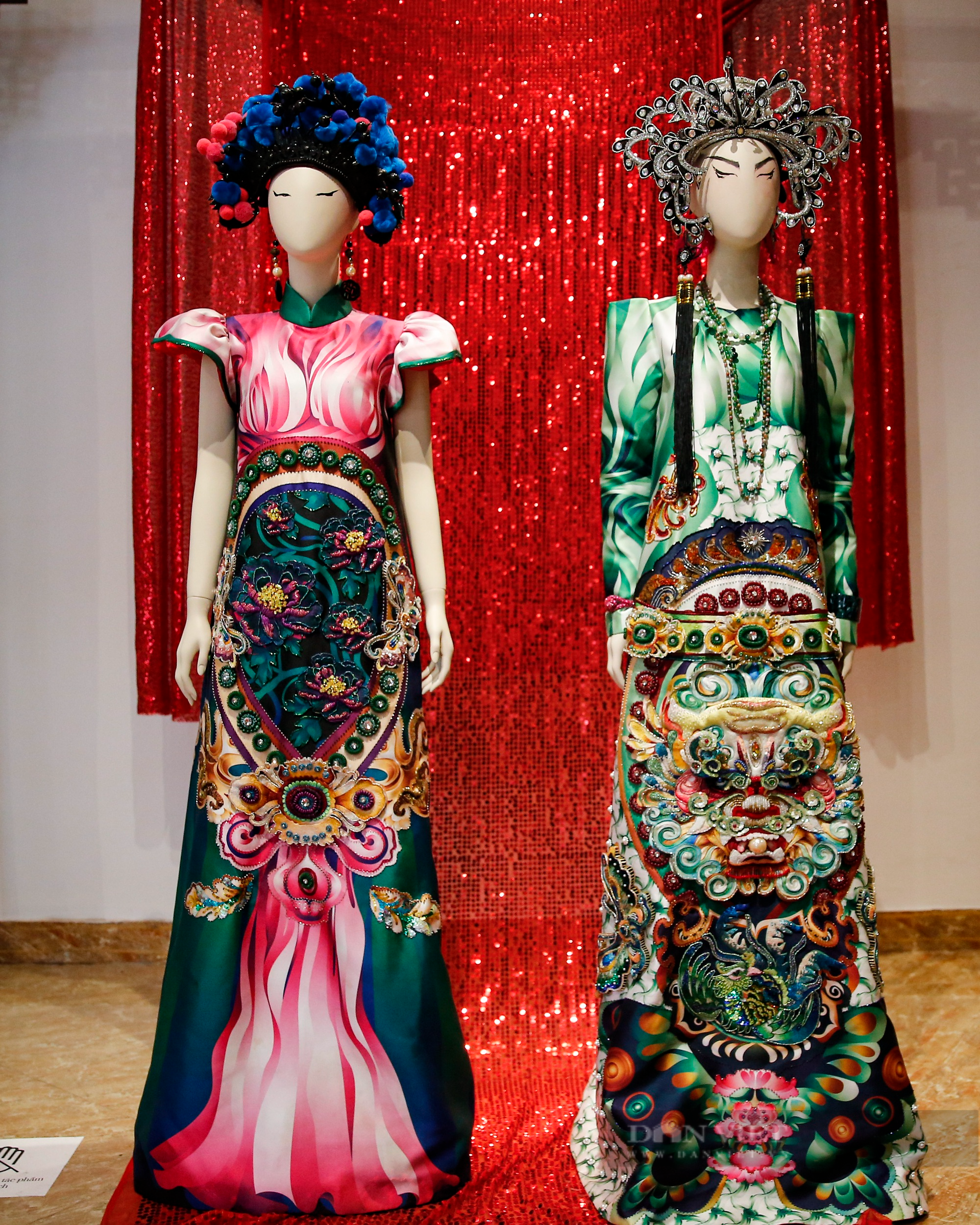 Bộ sưu tập áo dài đặc biệt của người phụ nữ có ảnh hưởng nhất Việt Nam do tạp chí Forbes bình chọn - Ảnh 4.