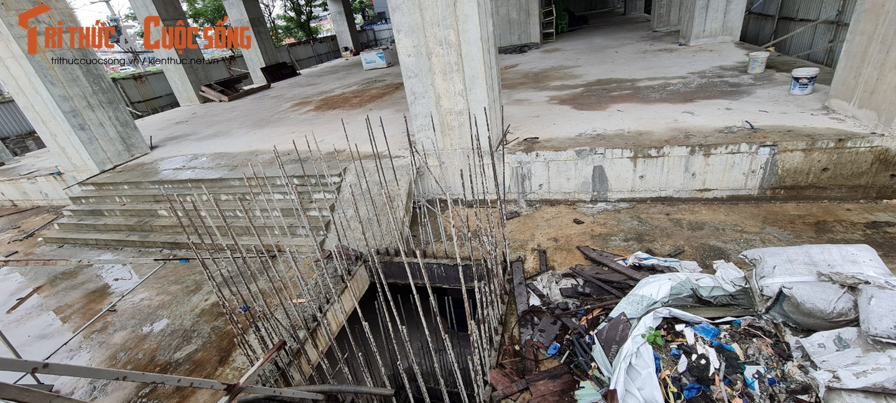 Nhiều công trình xây dựng bỏ hoang trên con đường đẹp nhất Đà Nẵng - Ảnh 7.
