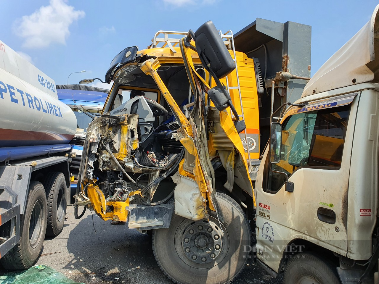 Quảng Nam: Tai nạn liên hoàn, 5 ô tô hư hỏng, 1 người bị thương - Ảnh 2.