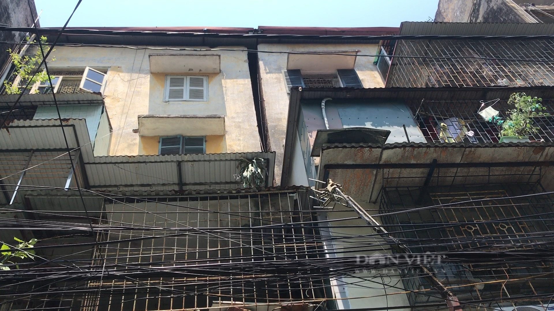 Cận cảnh 4 chung cư cũ Hà Nội có nguy cơ sập đổ chờ phá dỡ  - Ảnh 11.