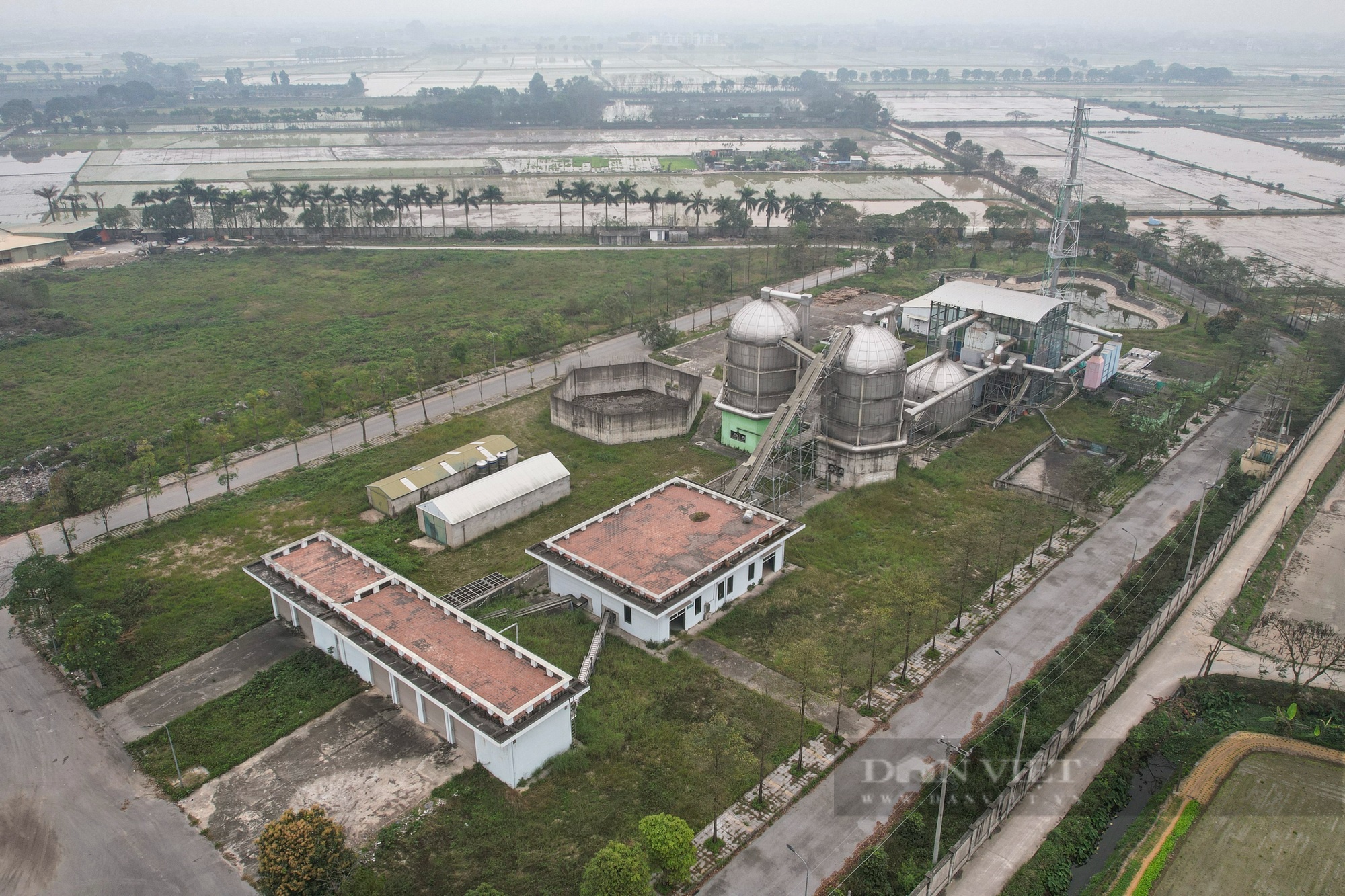Cận cảnh nhà máy xử lý rác nhiệt phân plasma rộng 88.514m2 &quot;ngủ đông&quot; hàng chục năm tại Hà Nội - Ảnh 1.
