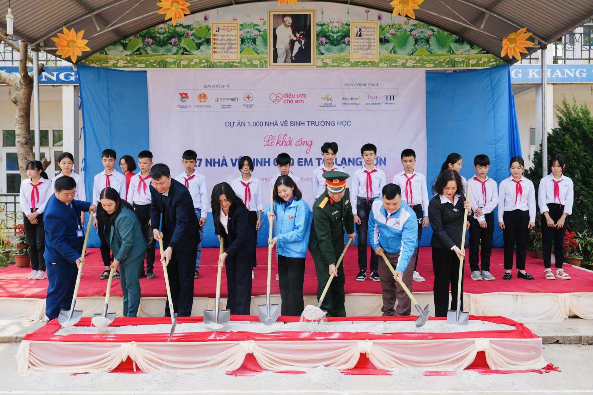 Xây dựng 27 nhà vệ sinh cho học sinh dân tộc thiểu số tại Lạng Sơn - Ảnh 1.