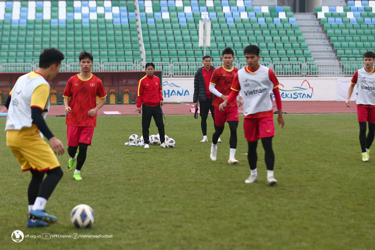 Tin tối (6/3): HLV Hoàng Anh Tuấn tặng quà đặc biệt cho U20 Việt Nam - Ảnh 1.