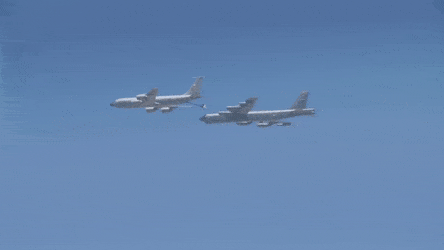 Mỹ điều &quot;pháo đài bay&quot; B-52 tới bán đảo Triều Tiên - Ảnh 1.