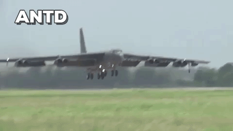 Mỹ điều &quot;pháo đài bay&quot; B-52 tới bán đảo Triều Tiên - Ảnh 23.