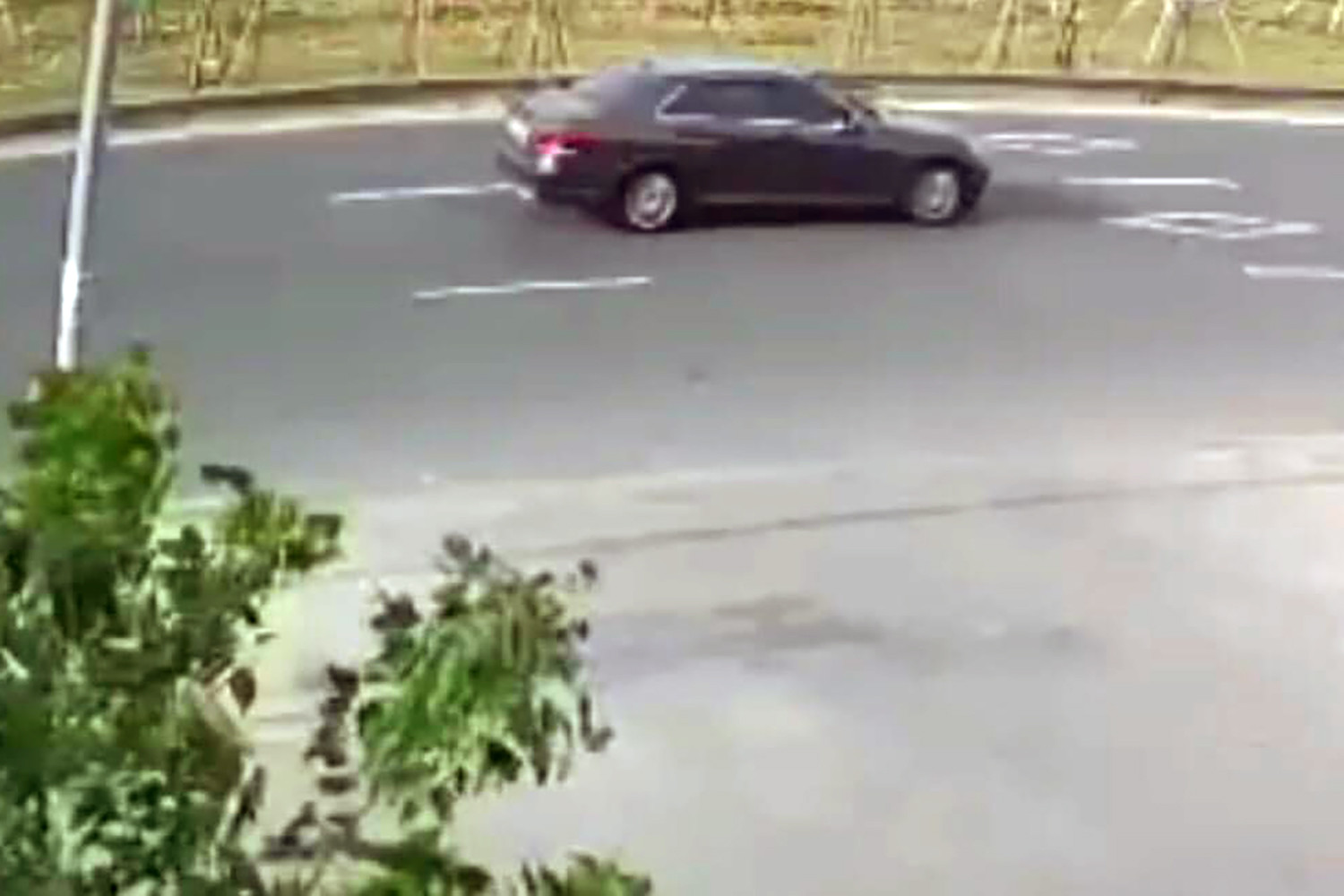 Khánh Hòa: Tìm tài xế ô tô gây tai nạn khiến phụ nữ 50 tuổi tử vong - Ảnh 1.