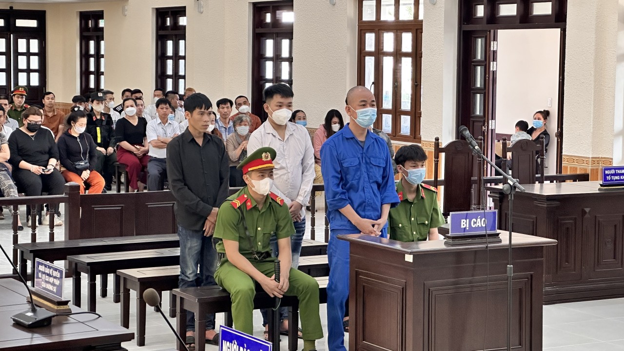 Tòa đang xử vụ án tài xế Phạm Văn Nam điều khiển ô tô Mercedes tông chết người ở bờ kè Phan Thiết - Ảnh 1.