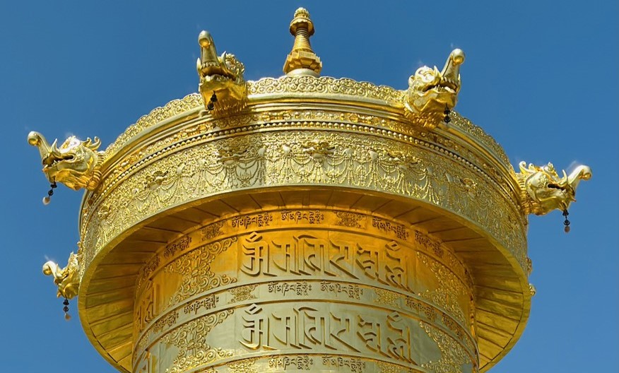 Cận cảnh đại bảo tháp kinh luân dát vàng 24k lớn nhất thế giới tại Lâm Đồng - Ảnh 8.