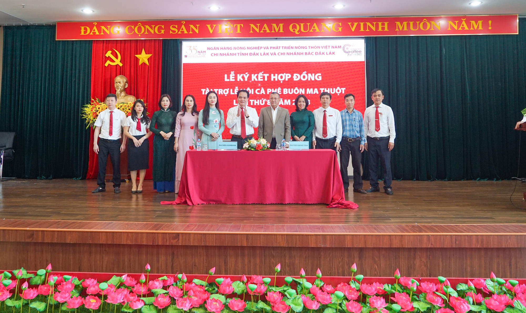 Các chi nhánh Agribank trên địa bàn tỉnh Đắk Lắk ký kết tài trợ Lễ hội Cà phê Buôn Ma Thuột lần thứ 8 - Ảnh 1.