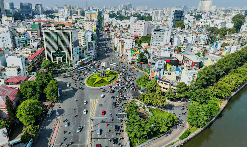 Đề xuất “gỡ rối” giao thông tại hai vòng xoay lớn trên tuyến Điện Biên Phủ - Ảnh 1.