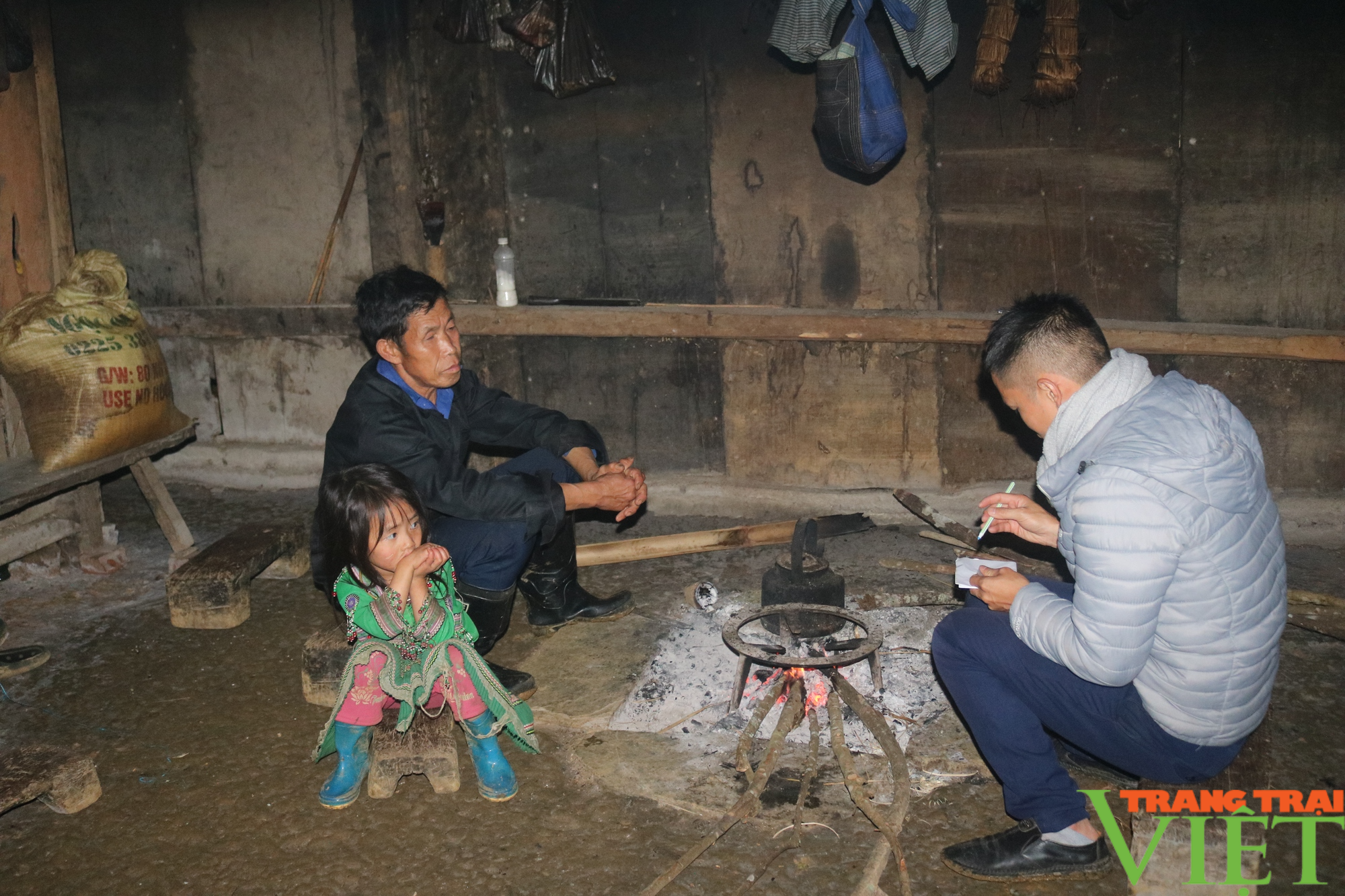 Lào Cai: Người dân vùng quê nghèo mong mỏi có điện an toàn để sử dụng - Ảnh 9.