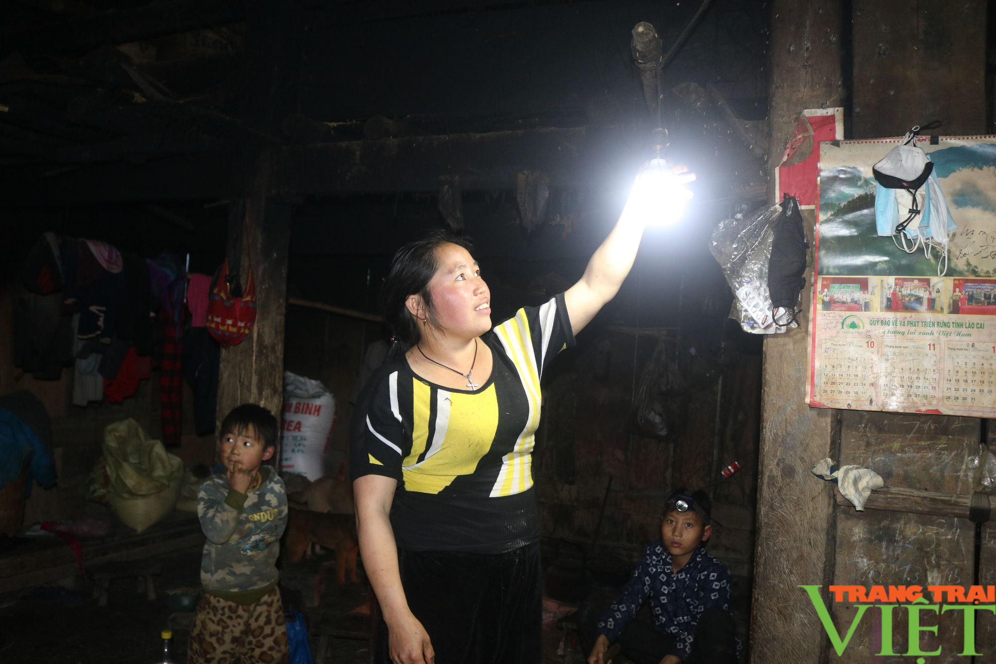 Lào Cai: Người dân vùng quê nghèo mong mỏi có điện an toàn để sử dụng - Ảnh 10.