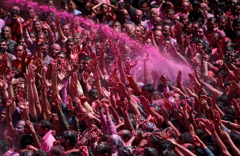 Hình ảnh lễ hội Holi đầy màu sắc tại đất nước tỷ dân - Ảnh 3.