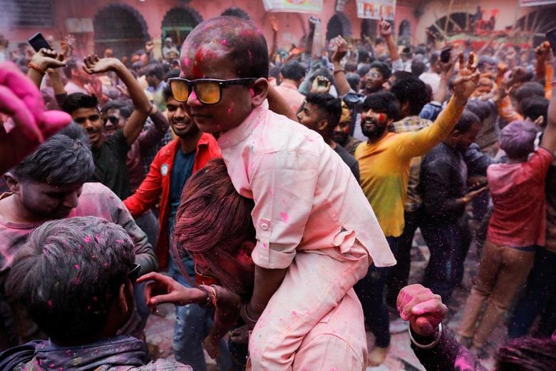 Hình ảnh lễ hội Holi đầy màu sắc tại đất nước tỷ dân - Ảnh 7.