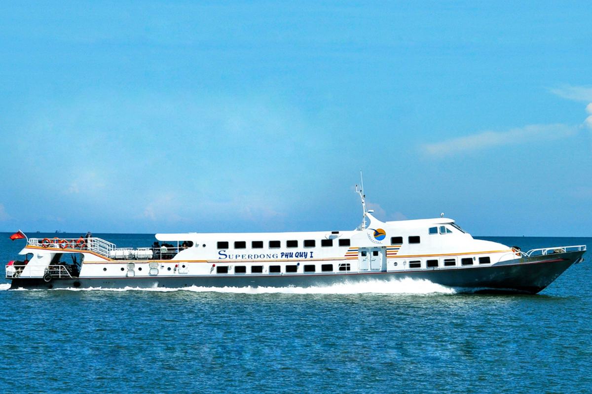 Bình Thuận: Đang tìm kiếm 4 thuyền viên bị nạn rơi xuống nước ở vùng biển Phú Quý - Ảnh 3.