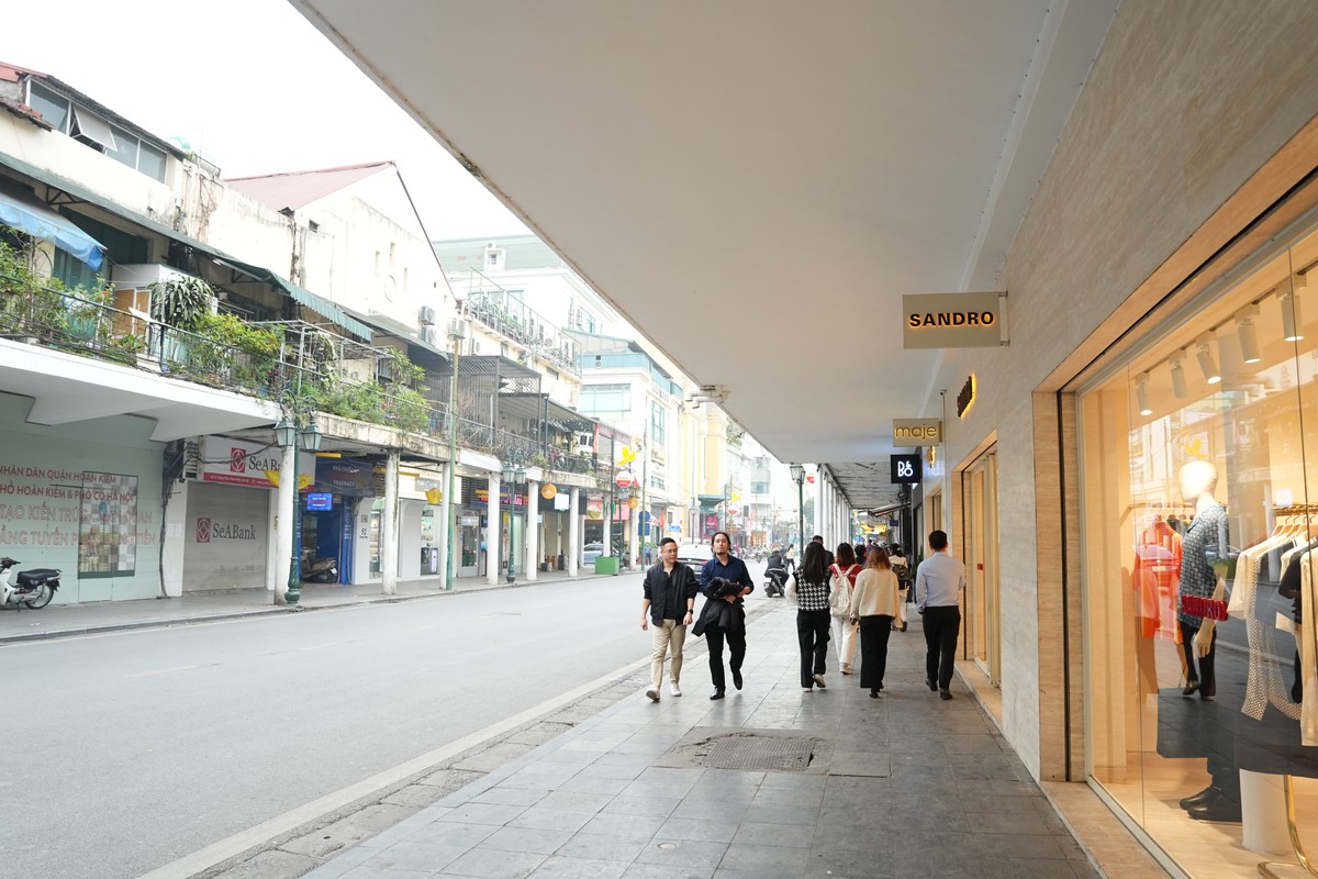 Tuyến phố đặc biệt có mái che vỉa hè lâu đời và duy nhất ở Thủ đô - Ảnh 7.