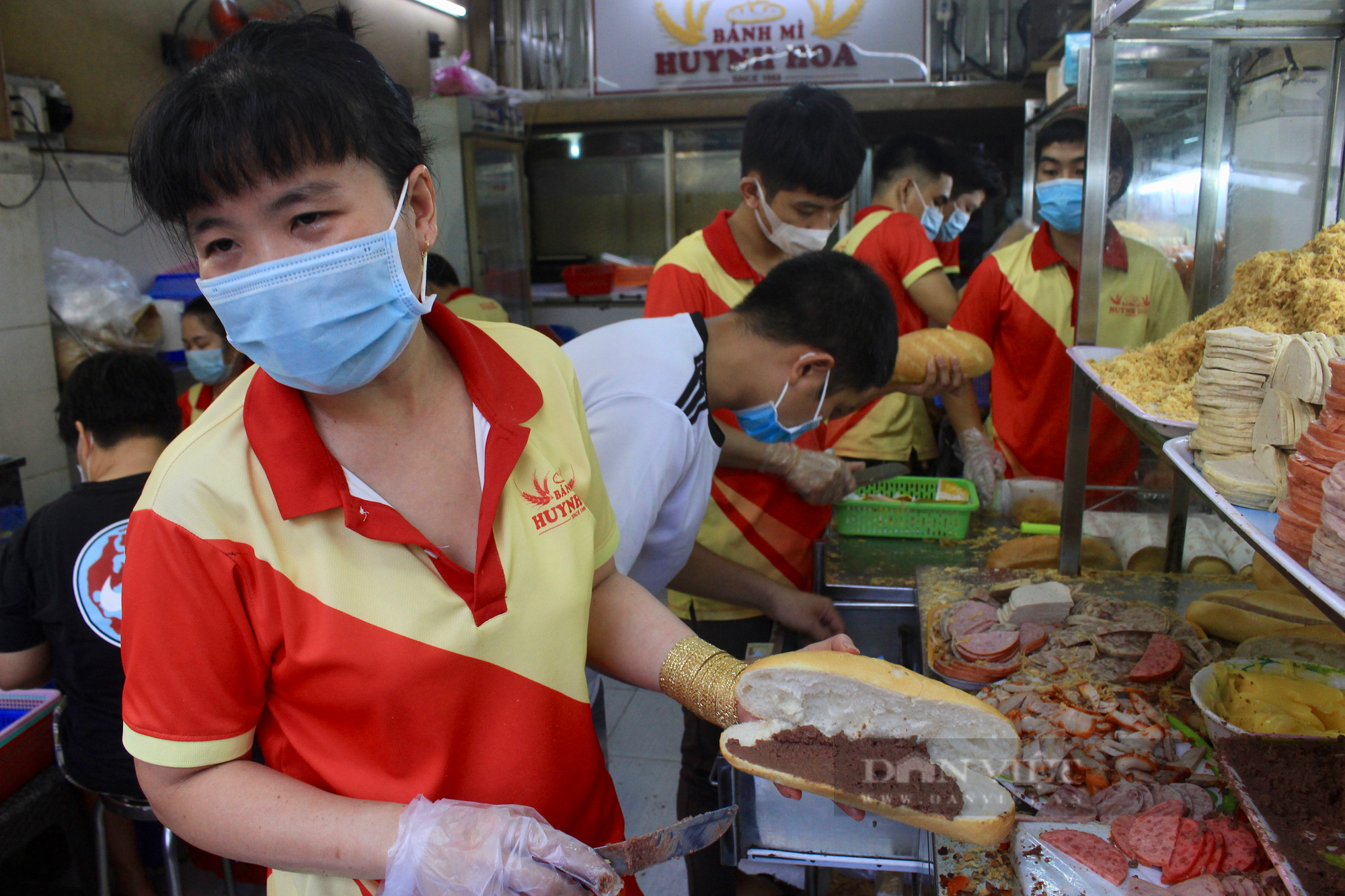 Người Việt đã biến tấu baguette Pháp thành bánh mì Việt Nam thế nào để truyền thông quốc tế hết lời khen ngợi? - Ảnh 1.