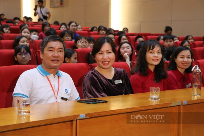 Từ loạt bài làm mẹ từ thuở còn thơ: Học sinh hào hứng được chỉ cách phòng tránh bị xâm hại tình dục  - Ảnh 2.