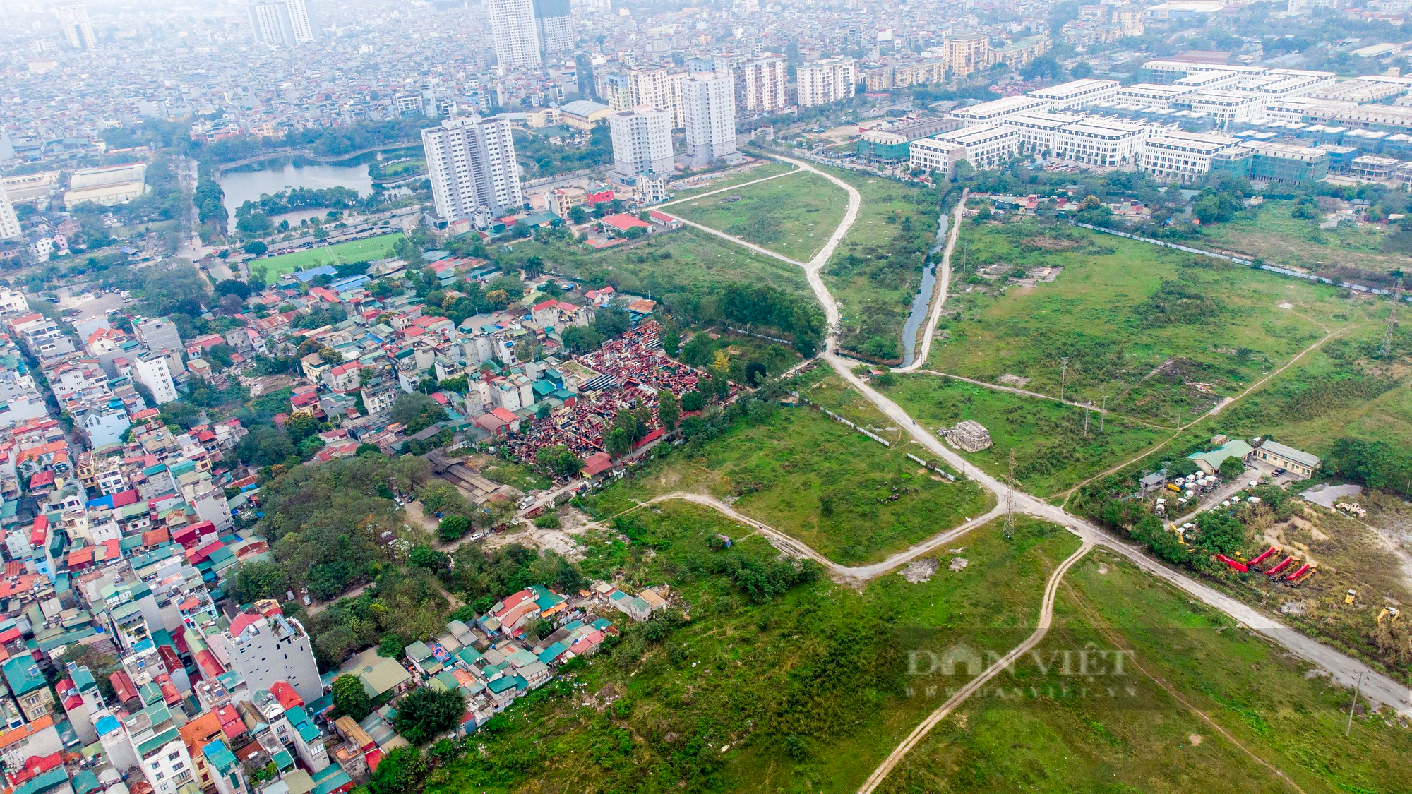 Cận cảnh khu đất vàng ở Hà Nội bị chủ đầu tư bỏ hoang gần 2 thập kỷ - Ảnh 2.