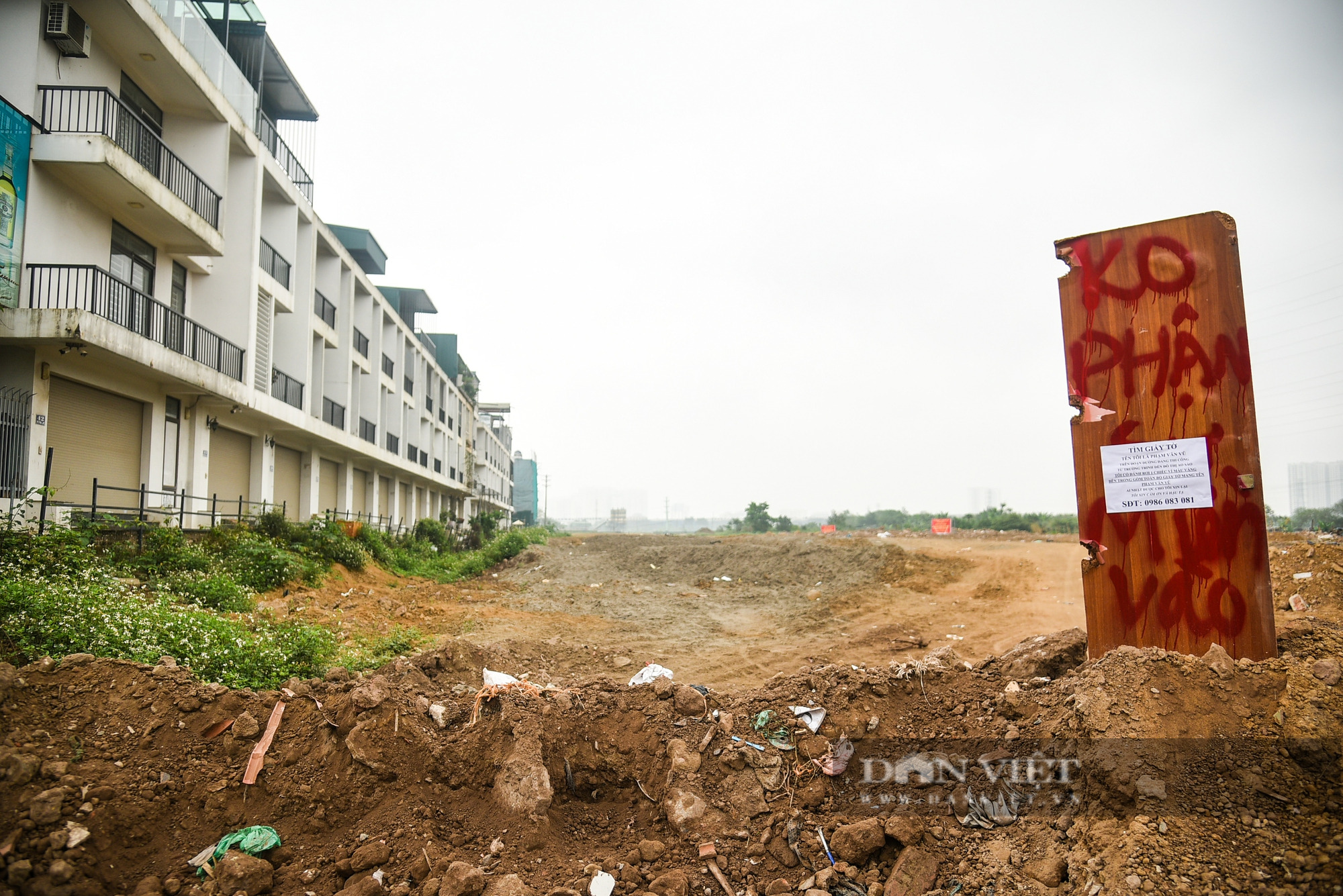 Cận cảnh khu đất vàng ở Hà Nội bị chủ đầu tư &quot;ngó lơ&quot; gần 2 thập kỷ - Ảnh 2.