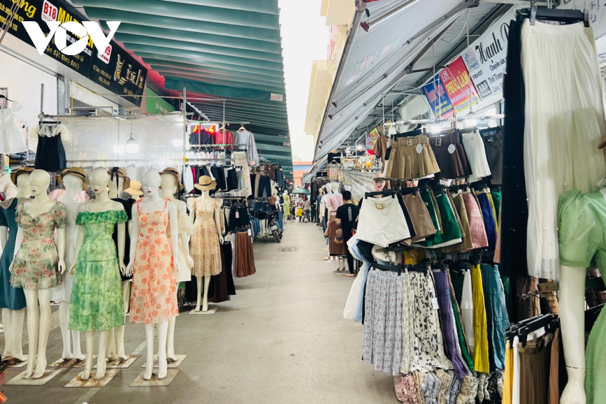 Bán buôn túi xách Quảng Châu tại chợ Ninh Hiệp - Nguồn hàng thời trang  quảng châu