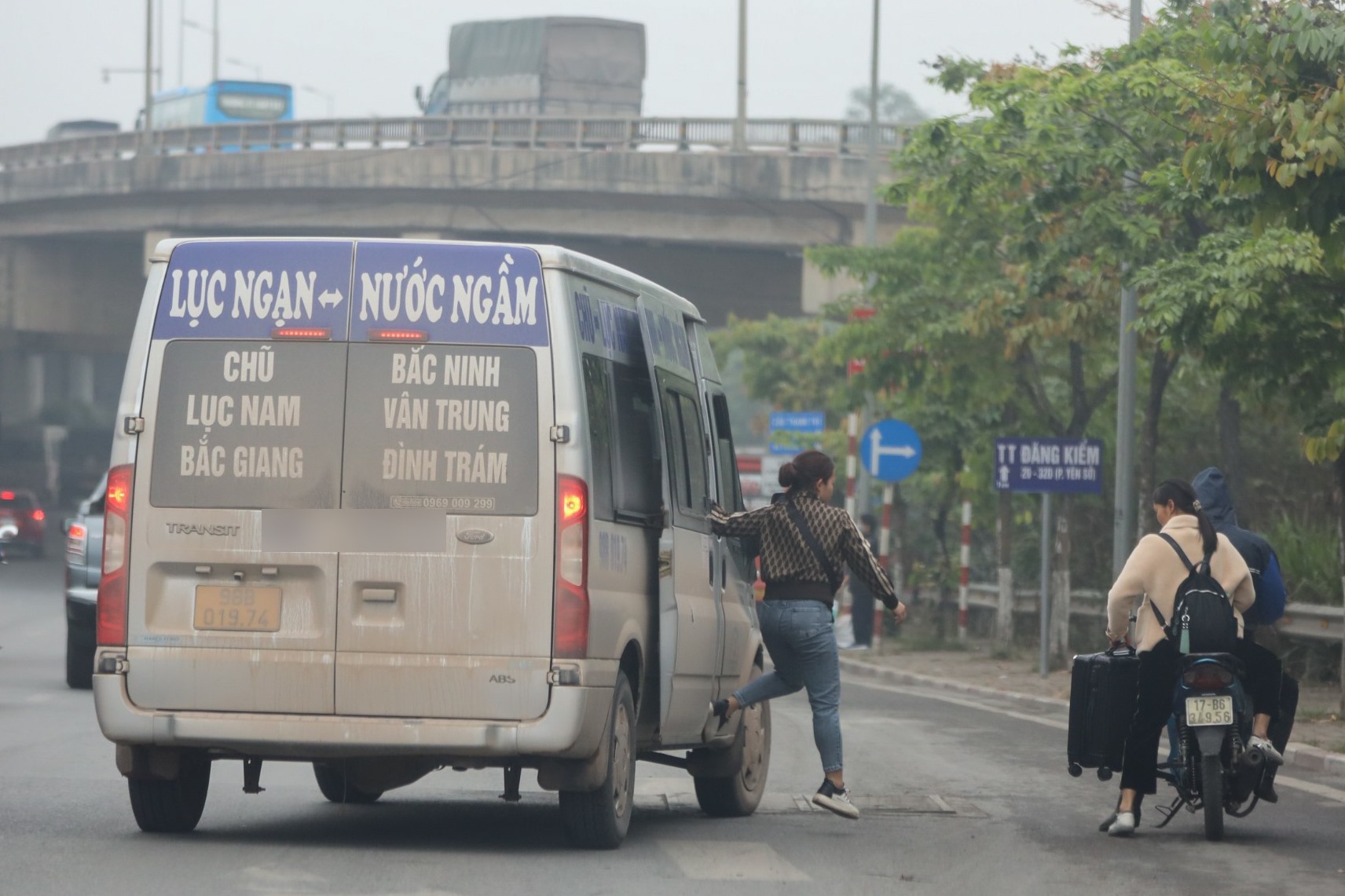 CSGT Hà Nội hóa trang ghi hình xe khách vi phạm, &quot;chim mồi&quot; bị vô hiệu hóa - Ảnh 6.