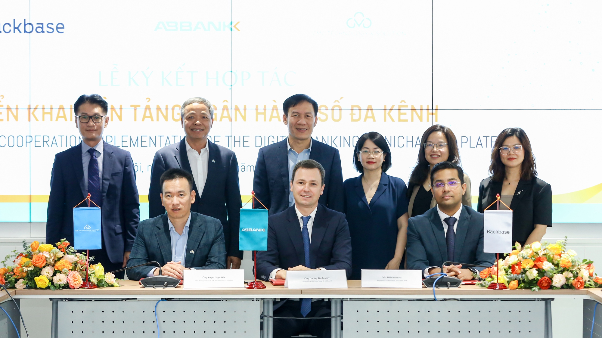 ABBANK bắt tay CMC tăng tốc chuyển đổi ngân hàng số - Ảnh 1.